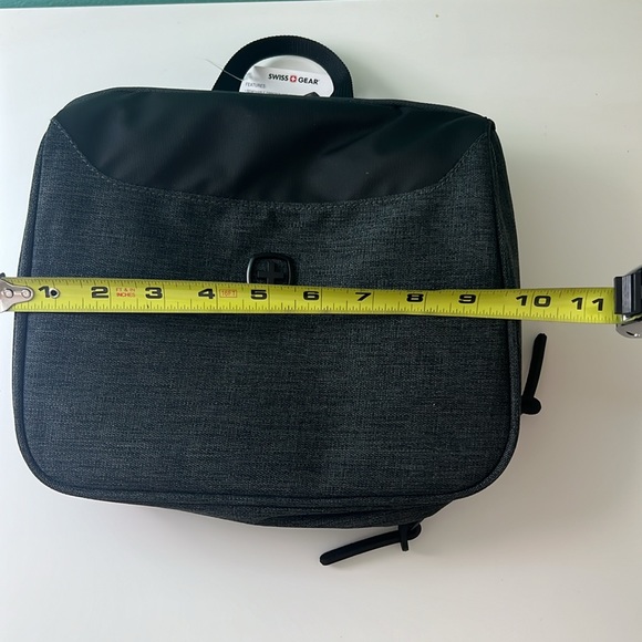 COPY - SwissGear Toiletry Tech Kit. NWT - Picture 8 of 10